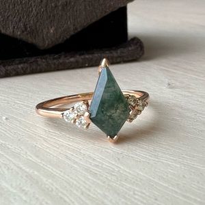 Size 9 14k rose gold moss agate kite ring and Moissanite diamonds on each side